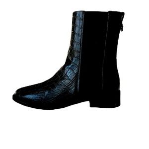 Aquatalia luxury designer leather black boots size 8, nwt